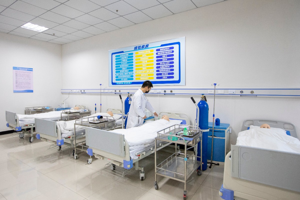 湖北恩施学院医学院 模拟病房.jpg